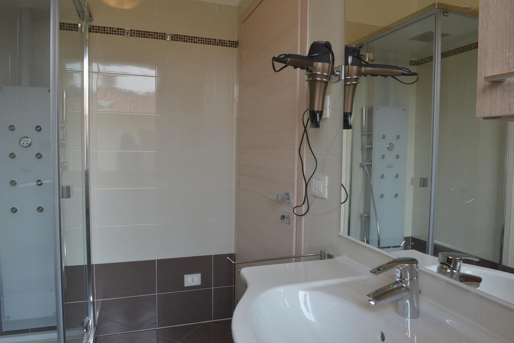 Villa Artemia Manerba del Garda Szoba fotó